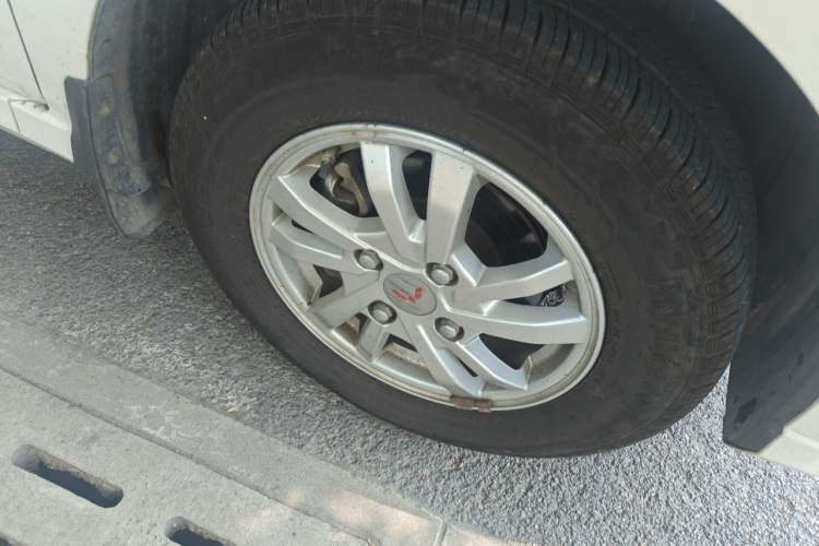 Used Wuling Hongguang 2019 1.5L S Comfort Edition China VI LAR Right Front Wheel Hub