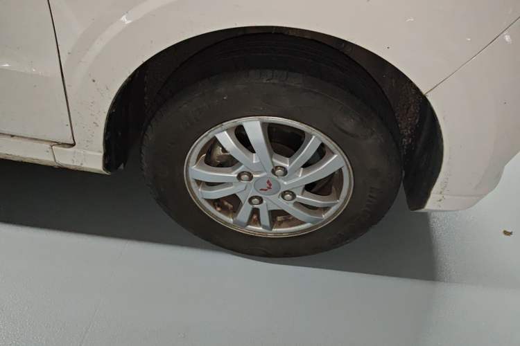 Used Wuling Hongguang 2019 1.5L S Comfort Edition China VI LAR Right Front Wheel Hub