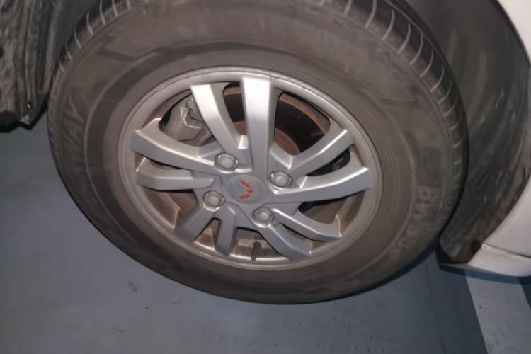 Used Wuling Hongguang 2019 1.5L S Standard Version China VI LAR Right Front Wheel Hub