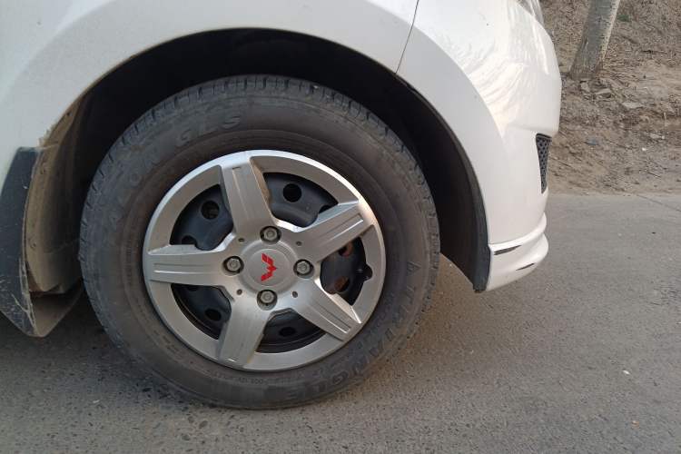 Used Wuling Hongguang 2019 1.5L S Basic Version China VI Standard LAR Right Front Wheel Hub