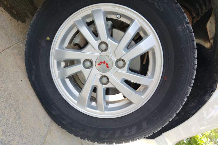 Used Wuling Hongguang 2019 1.5L S Comfort Edition China VI LAR Right Front Wheel Hub