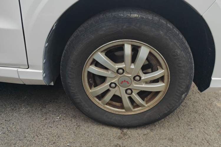 Used Wuling Hongguang 2019 1.5L S Standard Version China VI LAR Right Front Wheel Hub