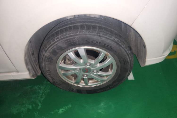 Used Wuling Hongguang 2019 1.5L S Comfort Edition China VI LAR Right Front Wheel Hub