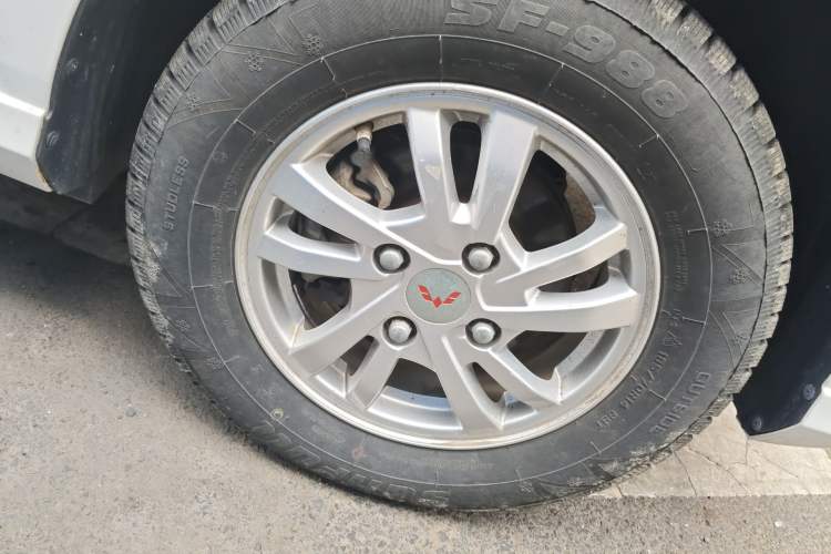 Used Wuling Hongguang 2019 1.5L S Standard Version China VI LAR Right Front Wheel Hub