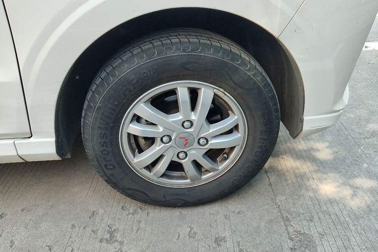 Used Wuling Hongguang 2019 1.5L S Standard Version China VI LAR Right Front Wheel Hub