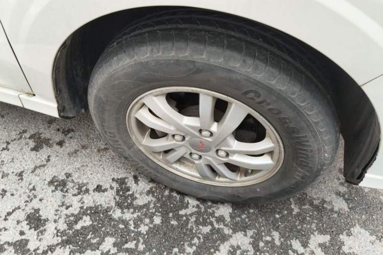 Used Wuling Hongguang 2019 1.5L S Comfort Edition China VI LAR Right Front Wheel Hub