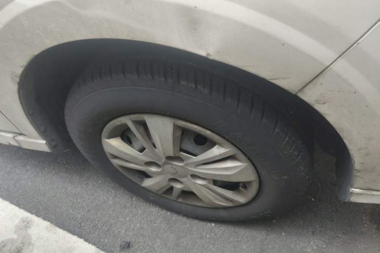 Used Wuling Hongguang 2019 1.5L S Basic Version China VI Standard LAR Right Front Wheel Hub