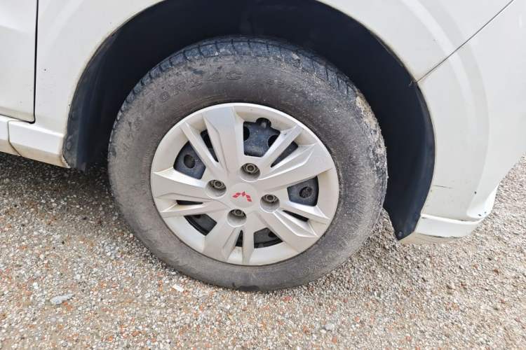 Used Wuling Hongguang 2019 1.5L S Basic Window-Sealed Vehicle China VI LAR Right Front Wheel Hub