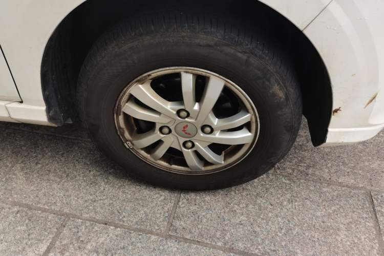 Used Wuling Hongguang 2019 1.5L S Comfort Edition China VI LAR Right Front Wheel Hub