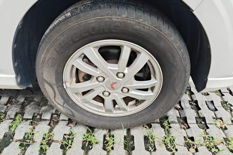 Used Wuling Hongguang 2019 1.5L S Comfort Edition China VI LAR Right Front Wheel Hub