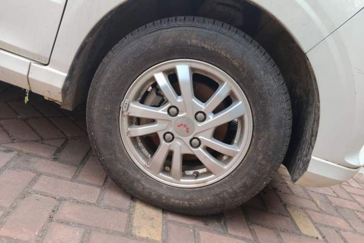 Used Wuling Hongguang 2019 1.5L S Standard Version China VI LAR Right Front Wheel Hub