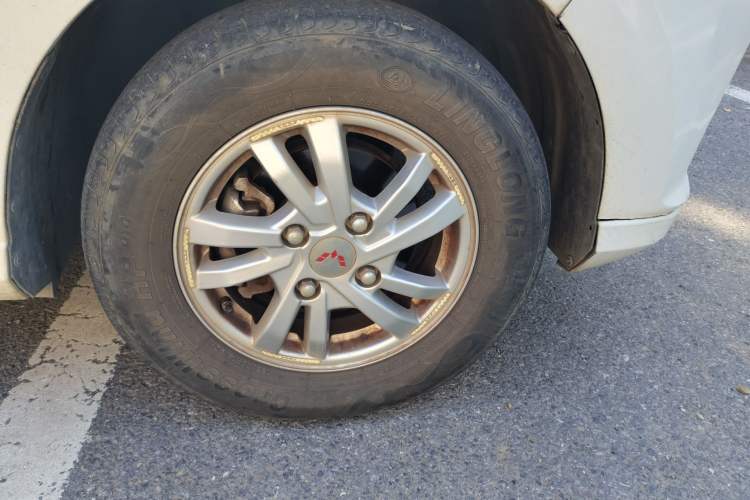 Used Wuling Hongguang 2019 1.5L S Comfort Edition China VI LAR Right Front Wheel Hub