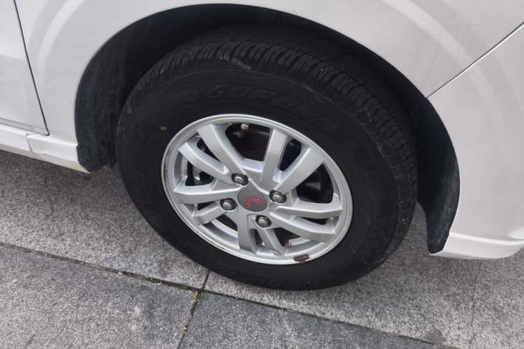 Used Wuling Hongguang 2019 1.5L S Standard Version China VI LAR Right Front Wheel Hub