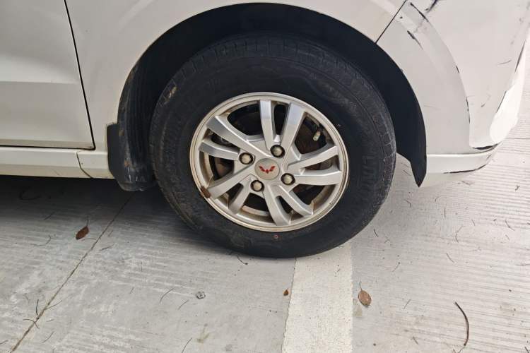 Used Wuling Hongguang 2019 1.5L S Standard Version China VI LAR Right Front Wheel Hub