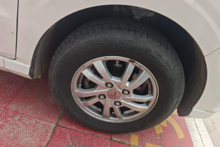 Used Wuling Hongguang 2019 1.5L S Standard Version China VI LAR Right Front Wheel Hub