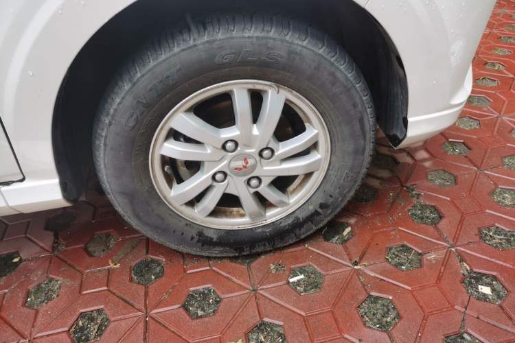 Used Wuling Hongguang 2019 1.5L S Comfort Edition China VI LAR Right Front Wheel Hub