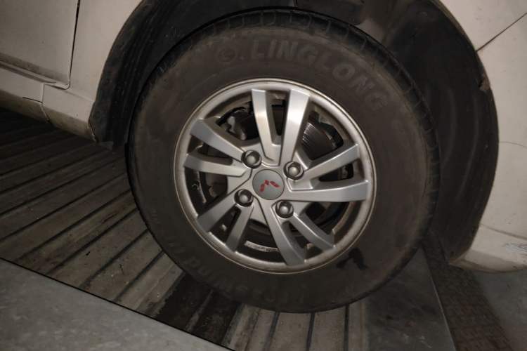 Used Wuling Hongguang 2019 1.5L S Comfort Edition China VI LAR Right Front Wheel Hub