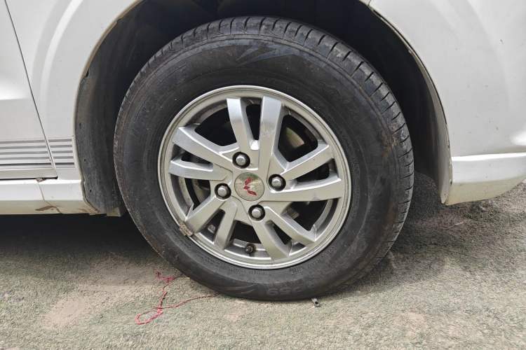Used Wuling Hongguang 2019 1.5L S Standard Version China VI LAR Right Front Wheel Hub