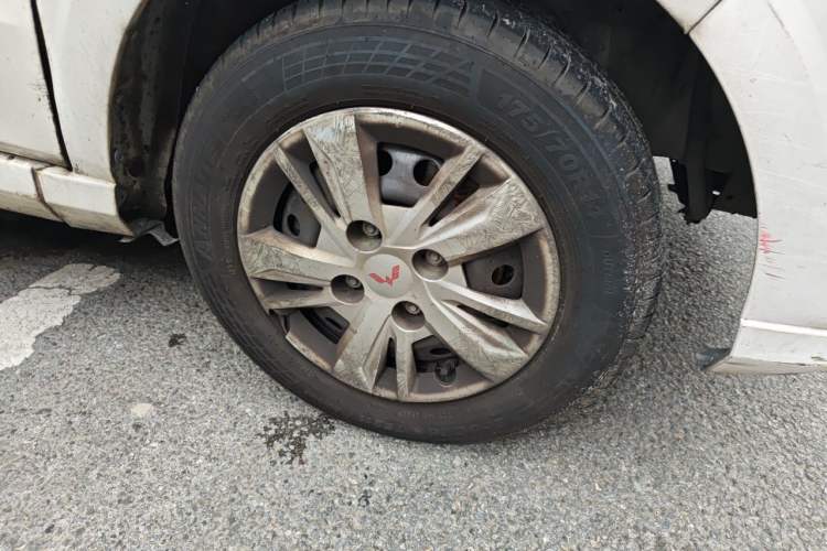 Used Wuling Hongguang 2019 1.5L S Basic Version China VI Standard LAR Right Front Wheel Hub