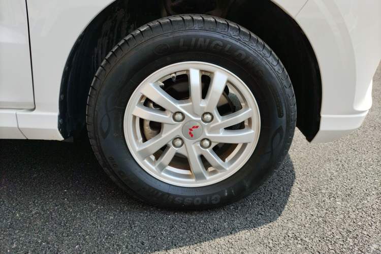 Used Wuling Hongguang 2019 1.5L S Comfort Edition China VI LAR Right Front Wheel Hub