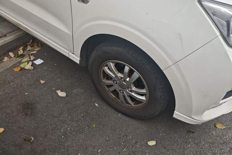 Used Wuling Hongguang 2019 1.5L S Standard Version China VI LAR Right Front Wheel Hub