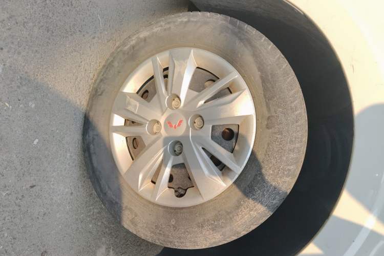 Used Wuling Hongguang 2019 1.5L S Basic Window-Sealed Vehicle China VI LAR Right Front Wheel Hub