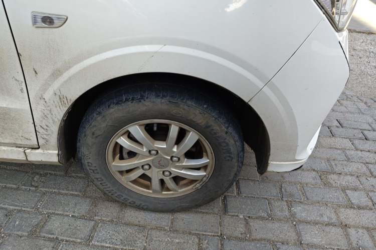 Used Wuling Hongguang 2019 1.5L S Standard Version China VI LAR Right Front Wheel Hub