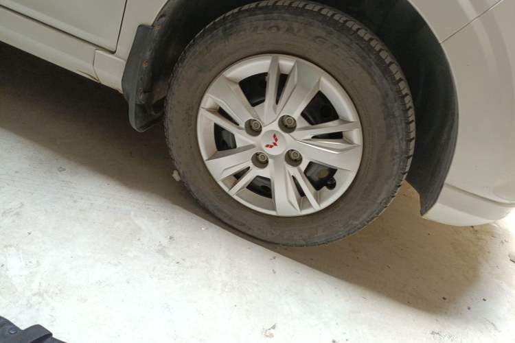 Used Wuling Hongguang 2019 1.5L S Basic Version China VI Standard LAR Right Front Wheel Hub