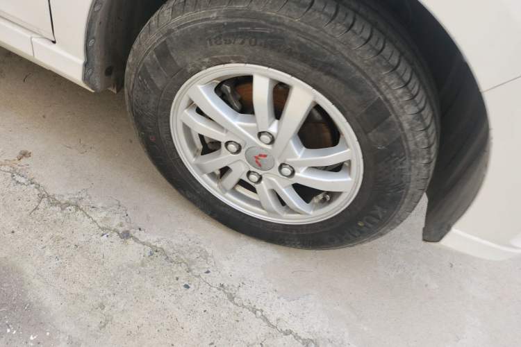 Used Wuling Hongguang 2019 1.5L S Standard Version China VI LAR Right Front Wheel Hub