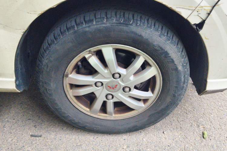 Used Wuling Hongguang 2019 1.5L S Standard Version China VI LAR Right Front Wheel Hub