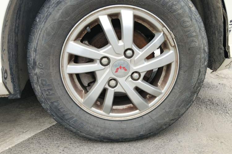 Used Wuling Hongguang 2019 1.5L S Standard Version China VI LAR Right Front Wheel Hub