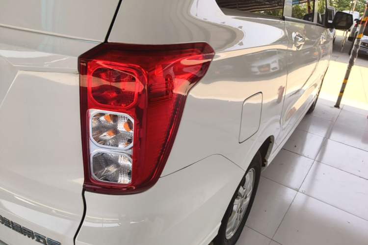Used Wuling Hongguang 2019 1.5L S Standard Version China VI LAR Right Rear Taillight