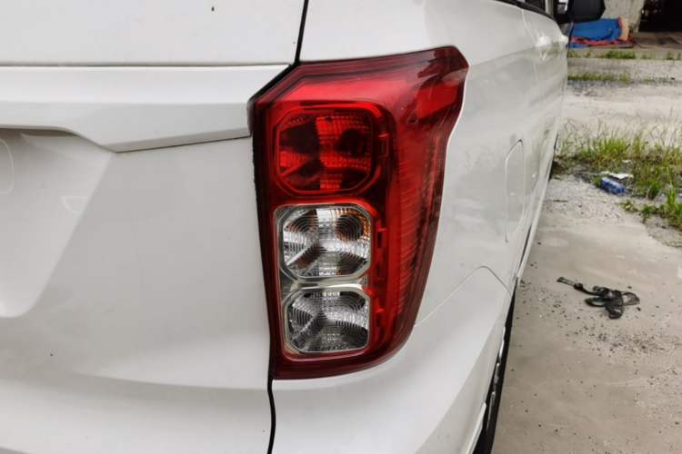 Used Wuling Hongguang 2019 1.5L S Standard Version China VI LAR Right Rear Taillight