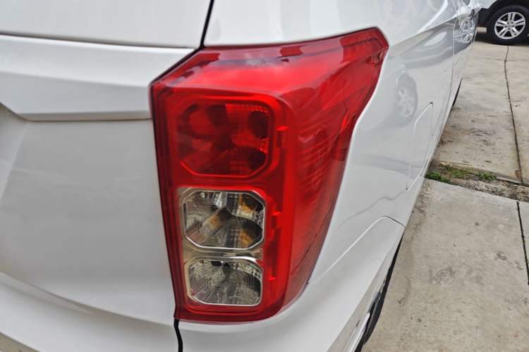 Used Wuling Hongguang 2019 1.5L S Standard Version China VI LAR Right Rear Taillight