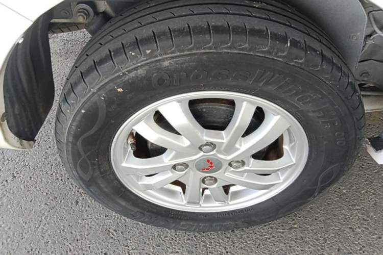 Used Wuling Hongguang 2019 1.5L S Standard Version China VI LAR Right Rear Wheel Hub