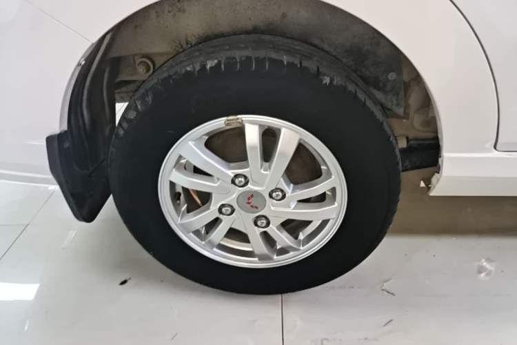 Used Wuling Hongguang 2019 1.5L S Standard Version China VI LAR Right Rear Wheel Hub