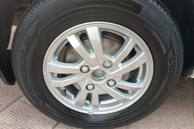 Used Wuling Hongguang 2019 1.5L S Standard Version China VI LAR Right Rear Wheel Hub