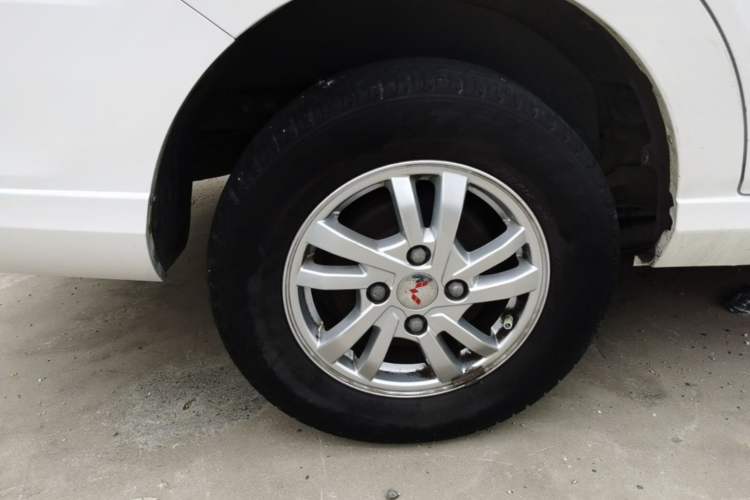 Used Wuling Hongguang 2019 1.5L S Standard Version China VI LAR Right Rear Wheel Hub