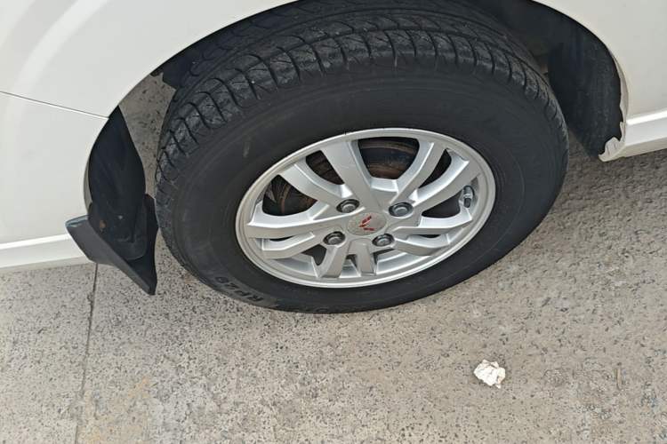 Used Wuling Hongguang 2019 1.5L S Standard Version China VI LAR Right Rear Wheel Hub