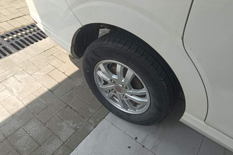 Used Wuling Hongguang 2019 1.5L S Standard Version China VI LAR Right Rear Wheel Hub