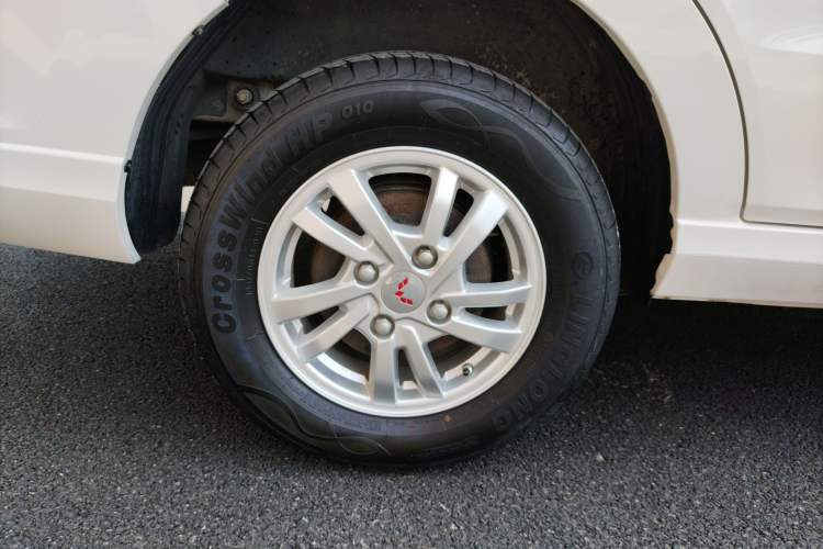 Used Wuling Hongguang 2019 1.5L S Comfort Edition China VI LAR Right Rear Wheel Hub