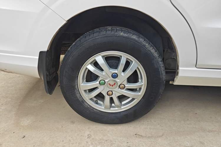Used Wuling Hongguang 2019 1.5L S Standard Version China VI LAR Right Rear Wheel Hub