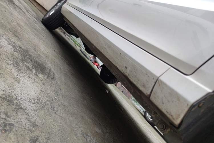 Used Wuling Hongguang 2019 1.5L S Comfort Edition China VI LAR Right Side Sill