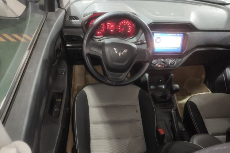 Used Wuling Hongguang 2019 1.5L S Basic Version China VI Standard LAR Steering Wheel