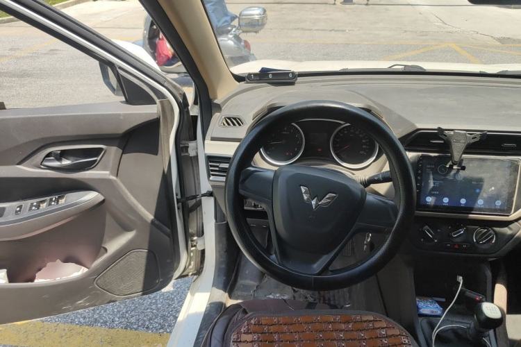Used Wuling Hongguang 2019 1.5L S Standard Version China VI LAR Steering Wheel