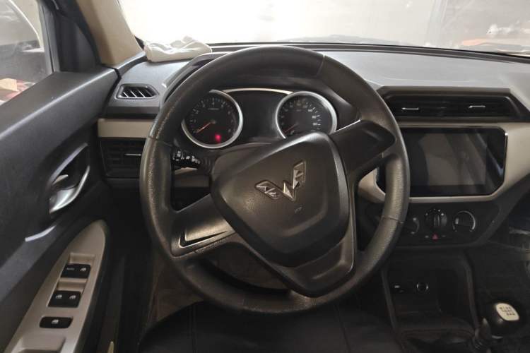 Used Wuling Hongguang 2019 1.5L S Comfort Edition China VI LAR Steering Wheel