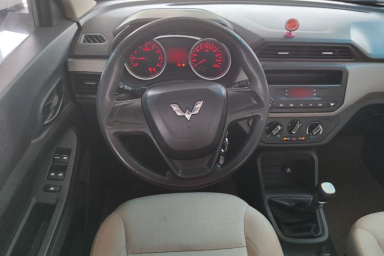 Used Wuling Hongguang 2019 1.5L S Standard Version China VI LAR Steering Wheel