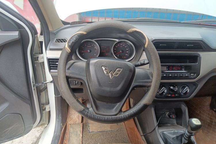 Used Wuling Hongguang 2019 1.5L S Standard Version China VI LAR Steering Wheel