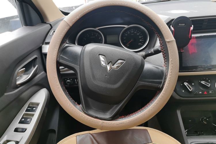 Used Wuling Hongguang 2019 1.5L S Comfort Edition China VI LAR Steering Wheel