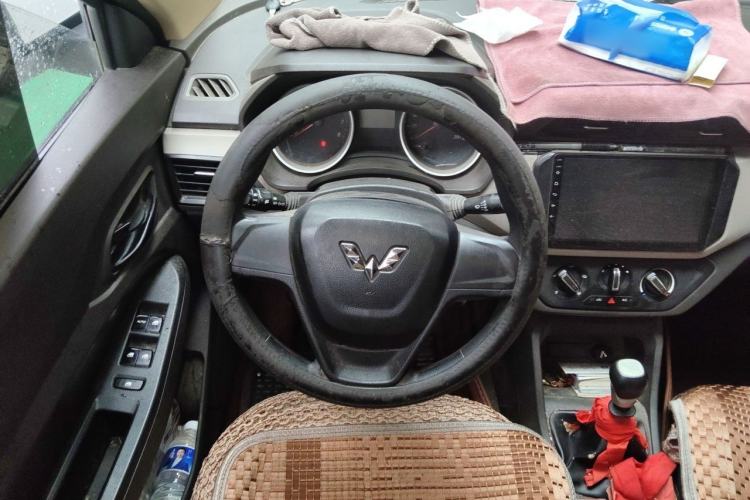 Used Wuling Hongguang 2019 1.5L S Standard Version China VI LAR Steering Wheel